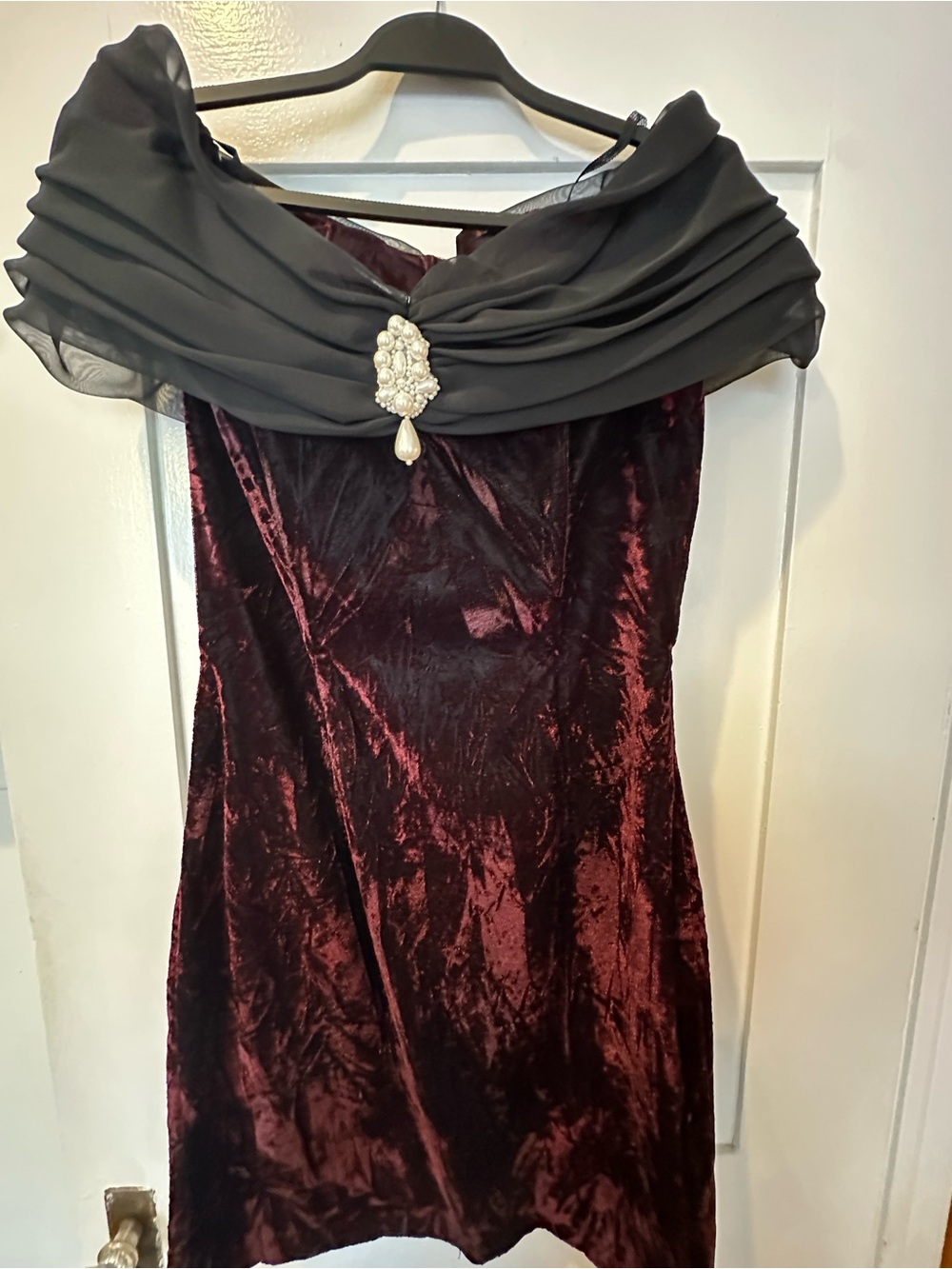 Jessica McClintock Gunne Sax Velvet Off-Shoulder Cocktail Dress